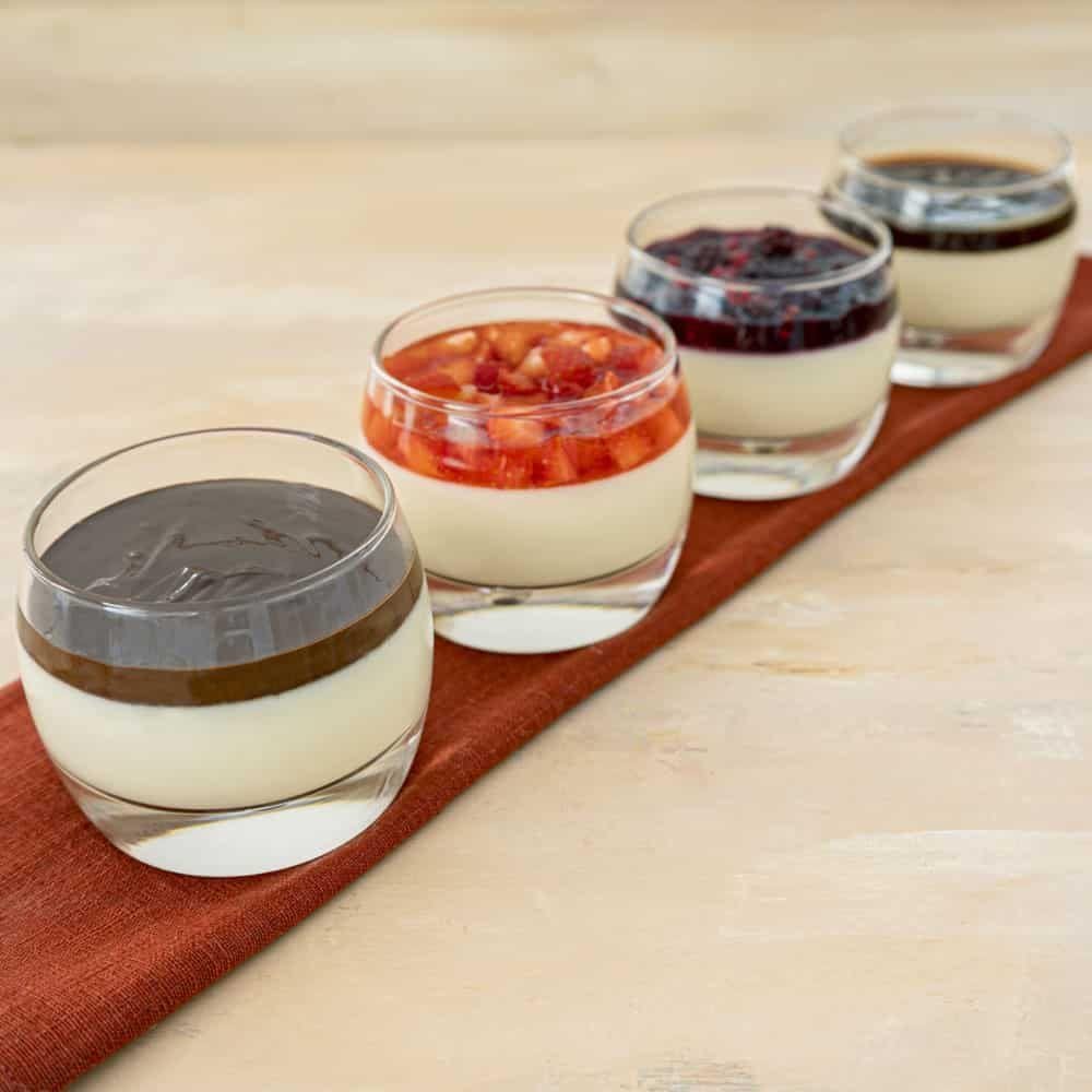 panna cotta vari gusti "caramello,cioccolato,pistacchio,frutti di bosco"