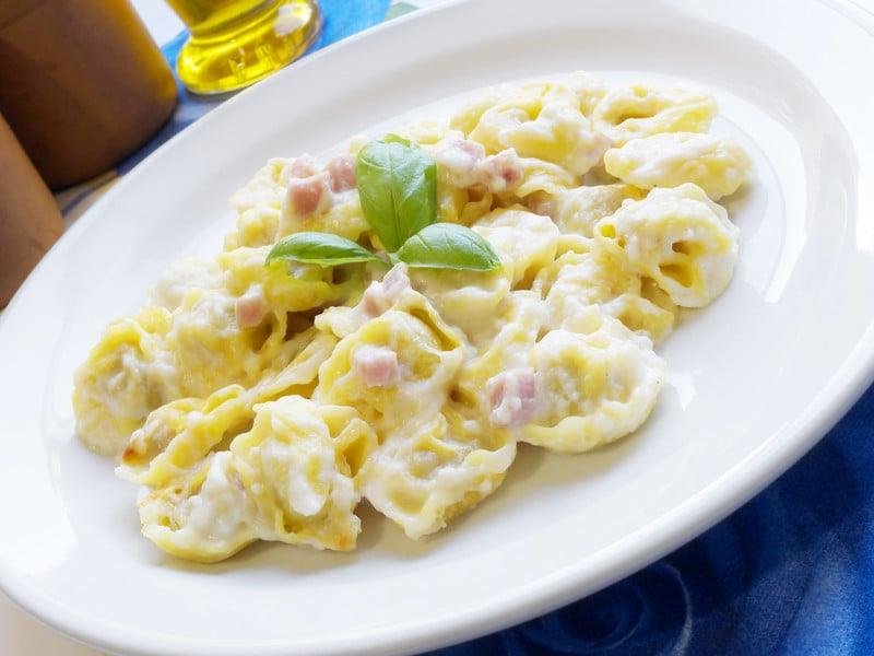 Tortellini panna e prosciutto