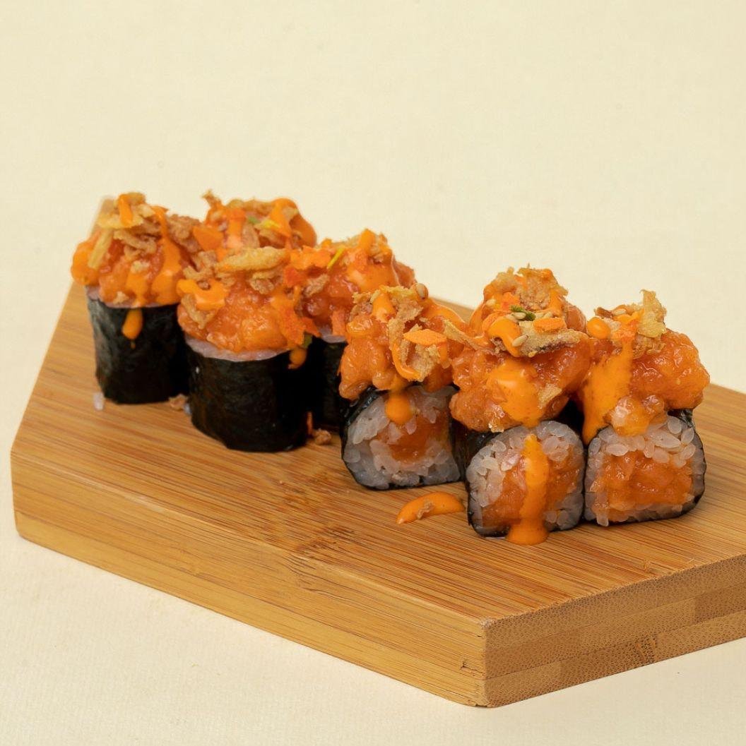 Hosomaki spicy salmone con cipolla croccante