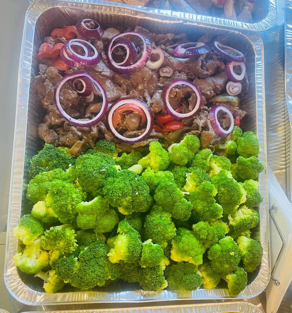 BEEF STEAK CON BROCCOLI
