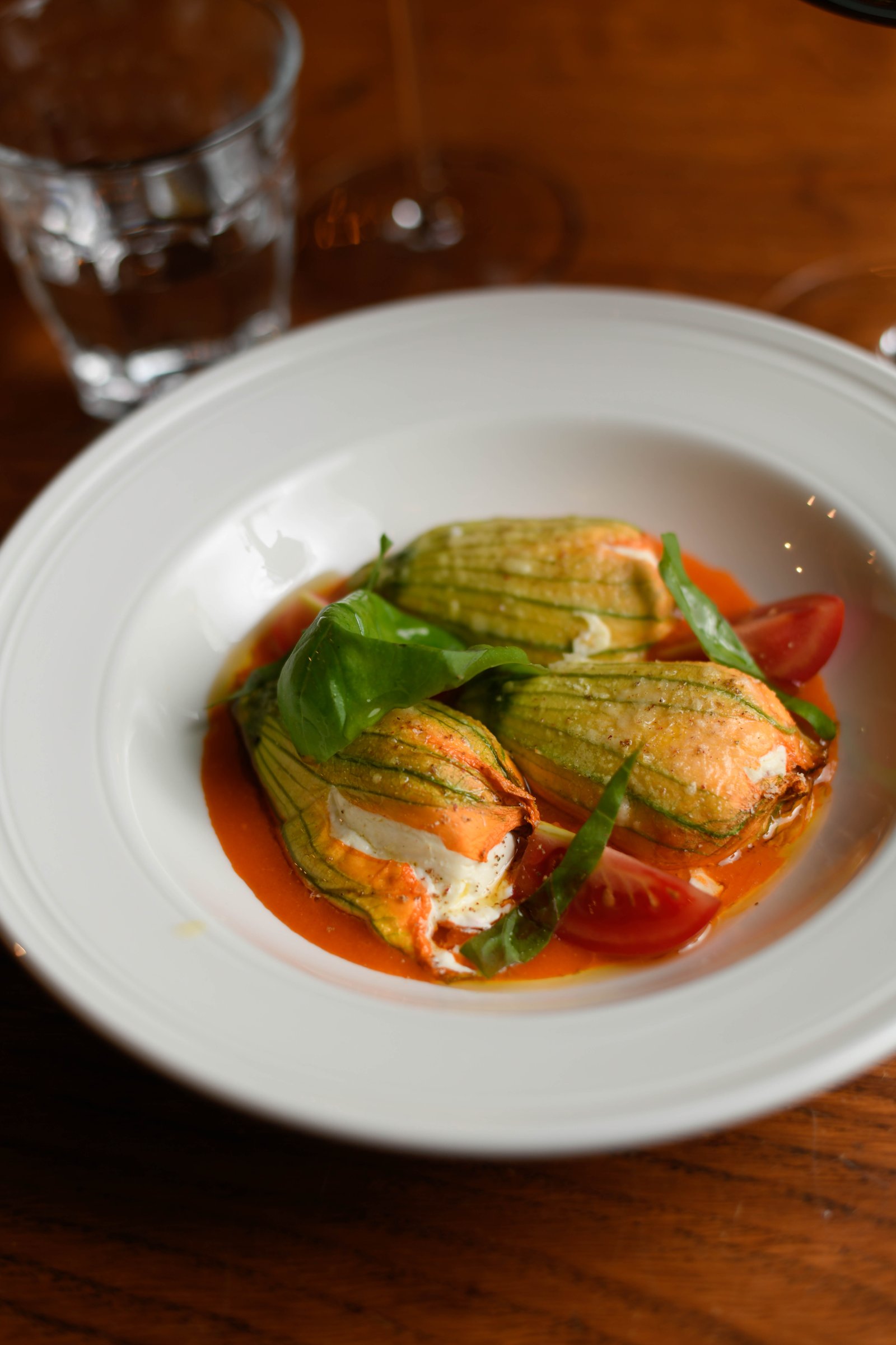 Fiori di Zucca farciti di Caprino fresco, Olive Taggiasche e Pinoli