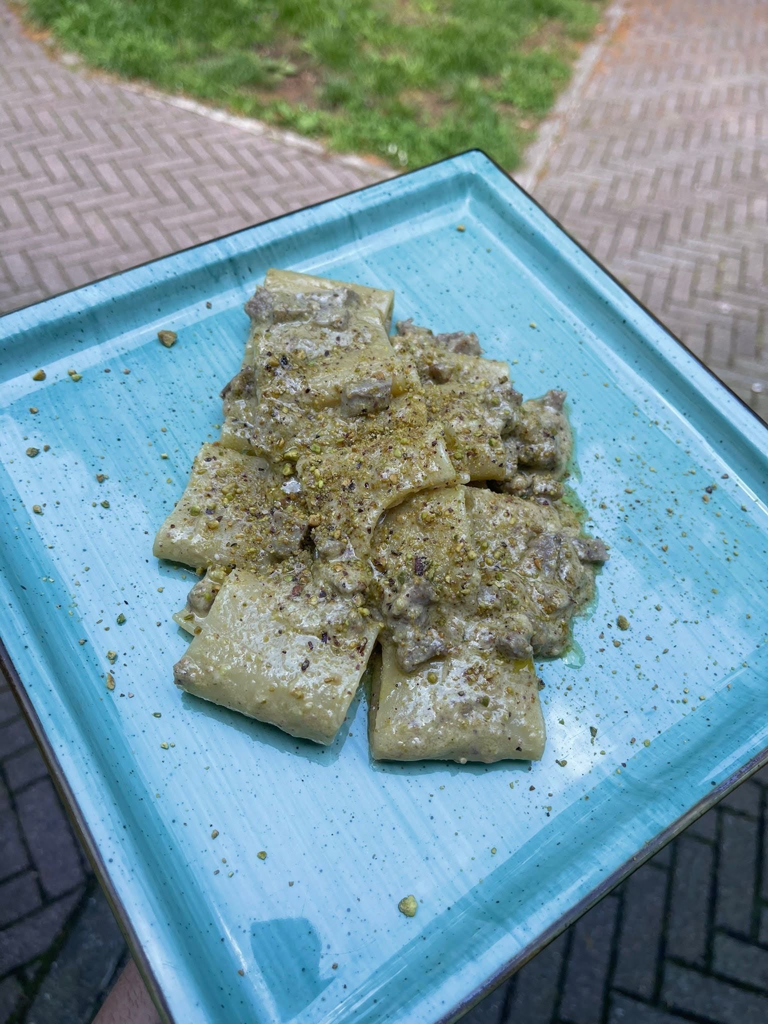 PACCHERI SALSICCIA, PROVOLA E PISTACCHIO