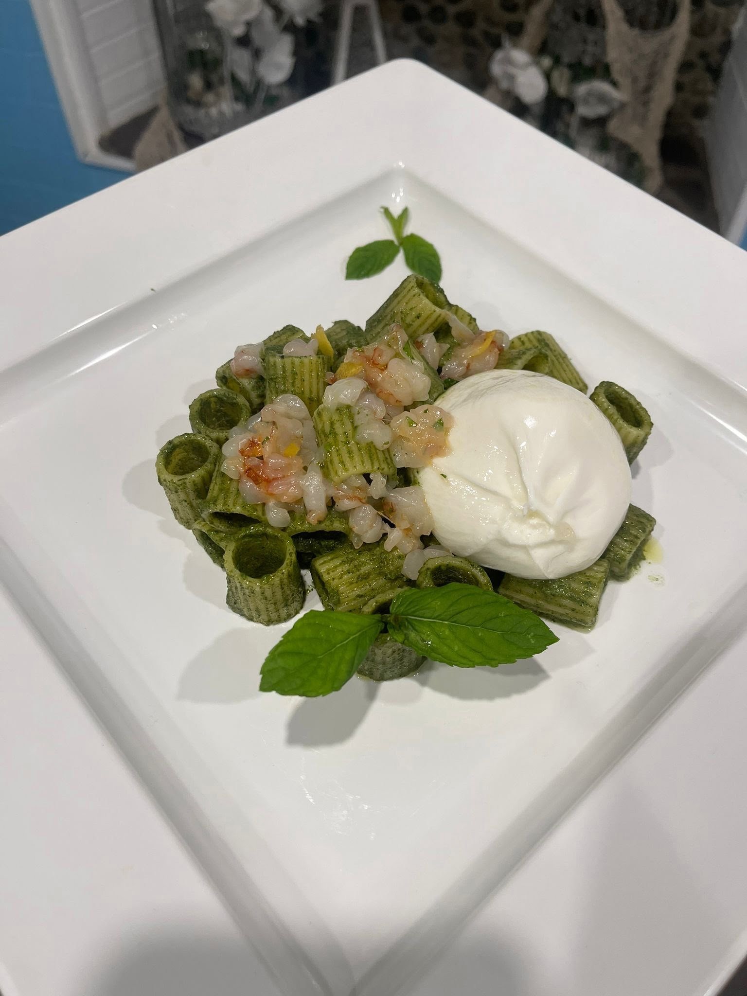 MEZZE MANICHE AL PESTO DI MENTA