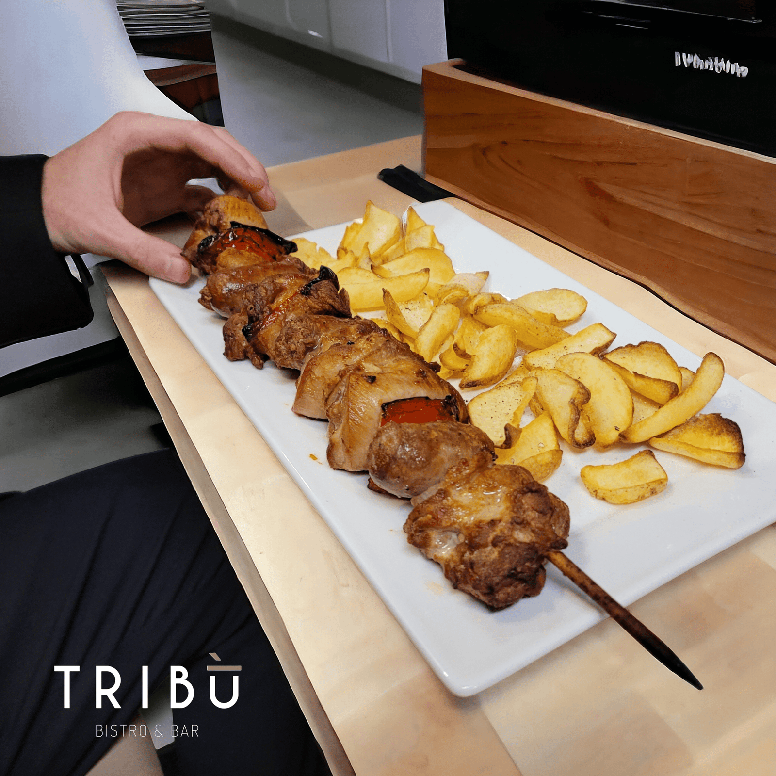 Spiedone di pollo e maiale (450g) con patate rustiche