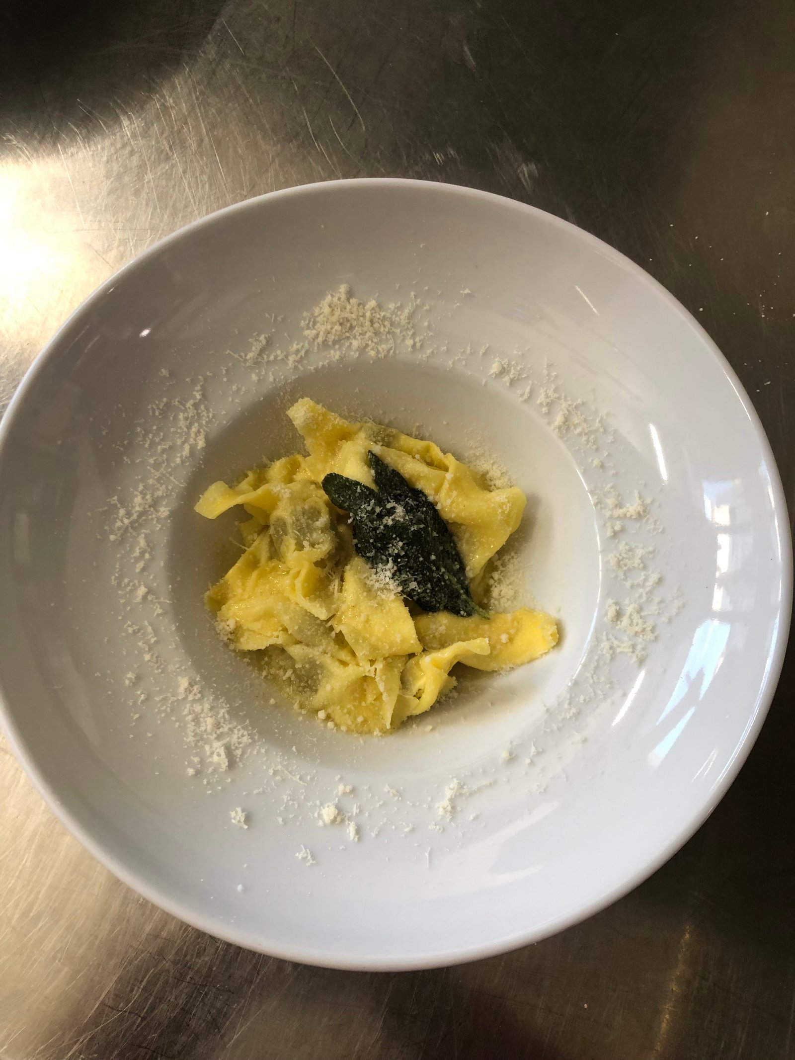 Casoncelli alla bresciana con burro di malga e salvia croccante